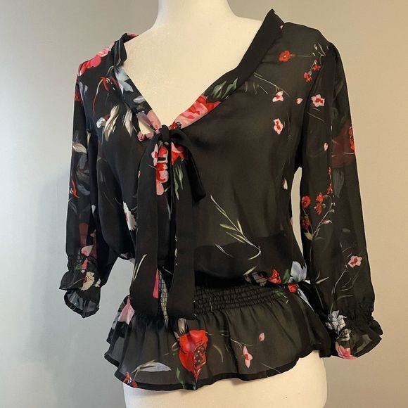 🌹🌺 Floral Blouse 🌺🌹 - Picture 8 of 10